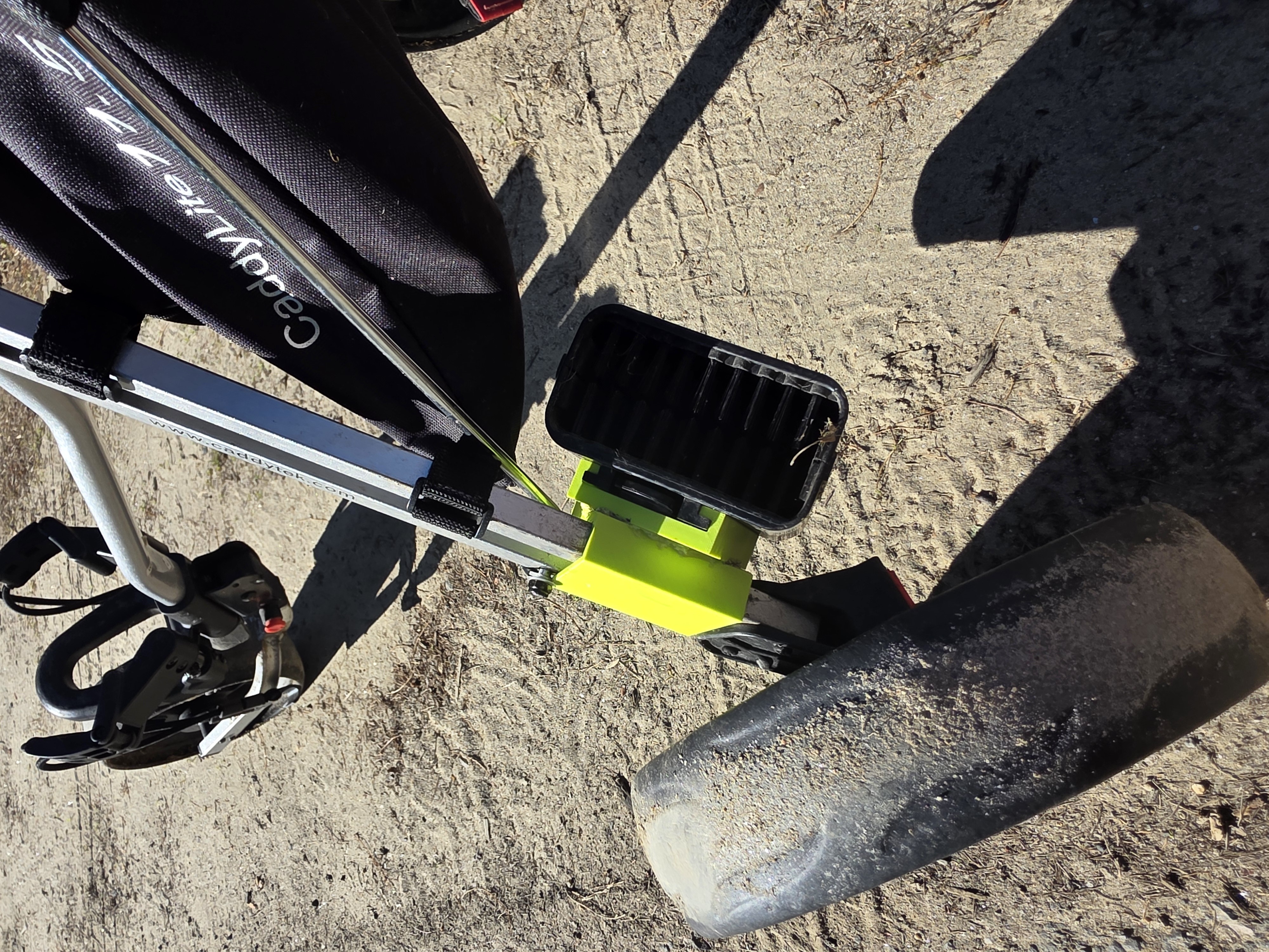 Installed on the CaddyLite 7.1.5 &ndash; front view showing the cleaner position relative to the wheel.